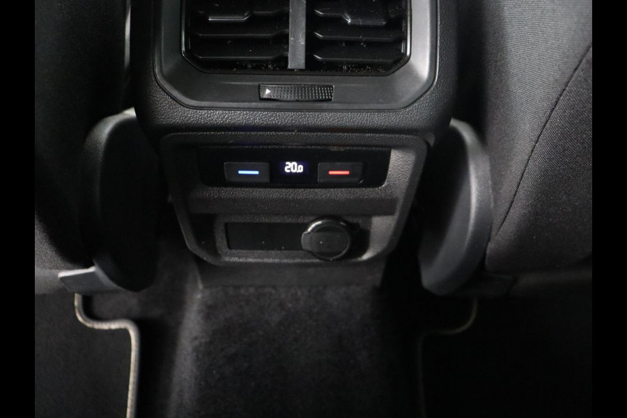 Volkswagen Tiguan Allspace 1.5 TSI R Line 7-Persoons | Panoramadak | Stoelverwarming | Trekhaak | Massage | Keyless | 19'' | Camera | Carplay | Adaptive cruise | Full LED | Navigatie Volkswagen Tiguan Allspace 1.5 TSI R Line 7-Persoons | Panoramadak | Stoelverwarming | Trekhaak | Massage | Keyless | 19'' | Camera | Carplay | Adaptive cruise | Full LED | Navigatie