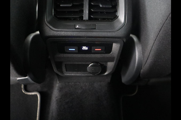 Volkswagen Tiguan Allspace 1.5 TSI R Line 7-Persoons | Panoramadak | Stoelverwarming | Trekhaak | Massage | Keyless | 19'' | Camera | Carplay | Adaptive cruise | Full LED | Navigatie Volkswagen Tiguan Allspace 1.5 TSI R Line 7-Persoons | Panoramadak | Stoelverwarming | Trekhaak | Massage | Keyless | 19'' | Camera | Carplay | Adaptive cruise | Full LED | Navigatie