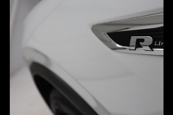 Volkswagen Tiguan Allspace 1.5 TSI R Line 7-Persoons | Panoramadak | Stoelverwarming | Trekhaak | Massage | Keyless | 19'' | Camera | Carplay | Adaptive cruise | Full LED | Navigatie Volkswagen Tiguan Allspace 1.5 TSI R Line 7-Persoons | Panoramadak | Stoelverwarming | Trekhaak | Massage | Keyless | 19'' | Camera | Carplay | Adaptive cruise | Full LED | Navigatie