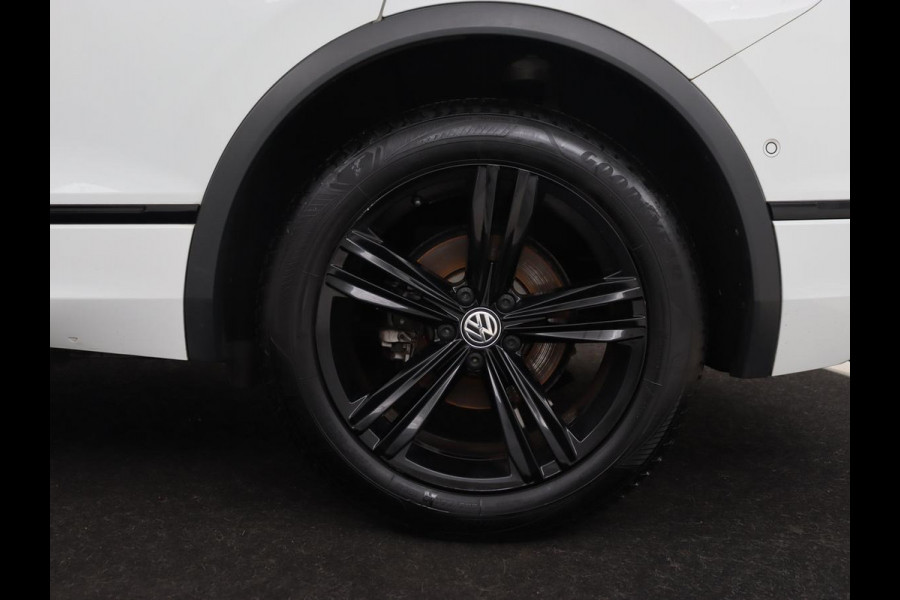 Volkswagen Tiguan Allspace 1.5 TSI R Line 7-Persoons | Panoramadak | Stoelverwarming | Trekhaak | Massage | Keyless | 19'' | Camera | Carplay | Adaptive cruise | Full LED | Navigatie Volkswagen Tiguan Allspace 1.5 TSI R Line 7-Persoons | Panoramadak | Stoelverwarming | Trekhaak | Massage | Keyless | 19'' | Camera | Carplay | Adaptive cruise | Full LED | Navigatie