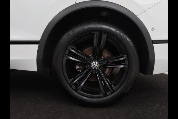 Volkswagen Tiguan Allspace 1.5 TSI R Line 7-Persoons | Panoramadak | Stoelverwarming | Trekhaak | Massage | Keyless | 19'' | Camera | Carplay | Adaptive cruise | Full LED | Navigatie Volkswagen Tiguan Allspace 1.5 TSI R Line 7-Persoons | Panoramadak | Stoelverwarming | Trekhaak | Massage | Keyless | 19'' | Camera | Carplay | Adaptive cruise | Full LED | Navigatie
