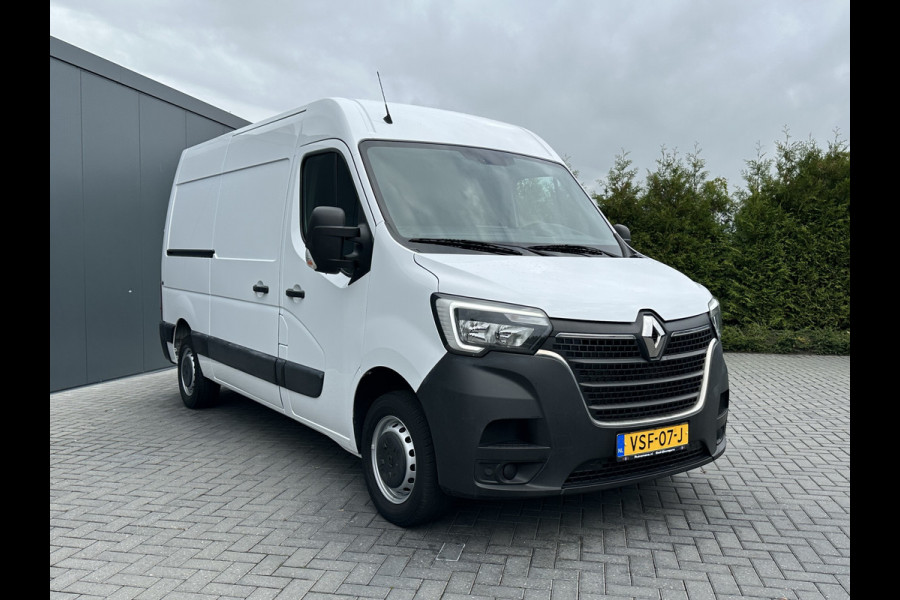 Renault Master T35 2.3 dCi 135 PK / L2H2 / 1e EIG. / 40.759 KM / TREKHAAK / AIRCO / NAVIGATIE / LED DAGRIJVERL.