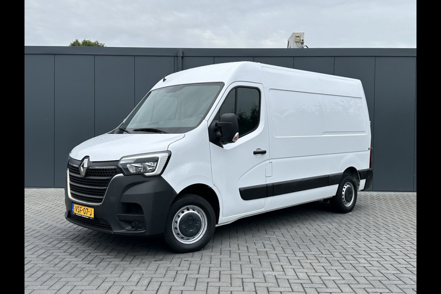 Renault Master T35 2.3 dCi 135 PK / L2H2 / 1e EIG. / 40.759 KM / TREKHAAK / AIRCO / NAVIGATIE / LED DAGRIJVERL.