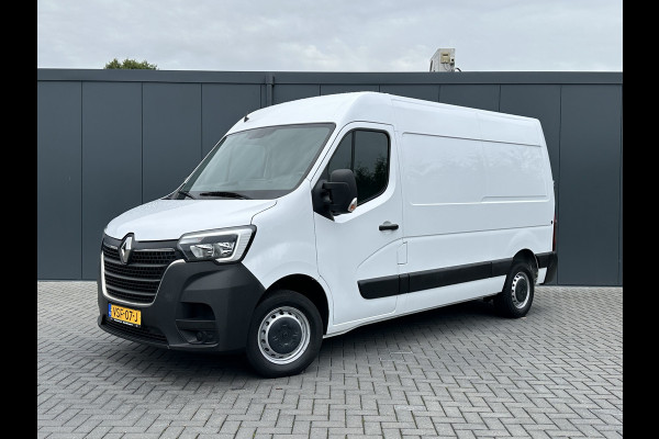 Renault Master T35 2.3 dCi 135 PK / L2H2 / 1e EIG. / 40.759 KM / TREKHAAK / AIRCO / NAVIGATIE / LED DAGRIJVERL.