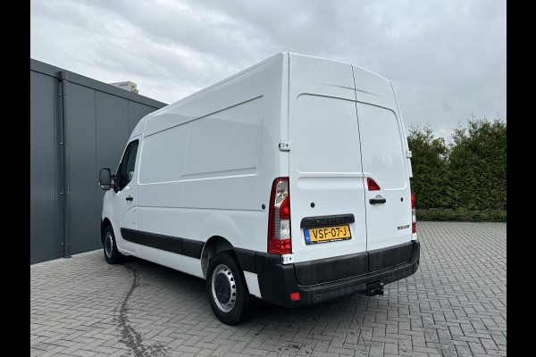 Renault Master T35 2.3 dCi 135 PK / L2H2 / 1e EIG. / 40.759 KM / TREKHAAK / AIRCO / NAVIGATIE / LED DAGRIJVERL.