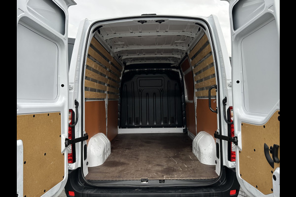 Renault Master T35 2.3 dCi 135 PK / L2H2 / 1e EIG. / 40.759 KM / TREKHAAK / AIRCO / NAVIGATIE / LED DAGRIJVERL.