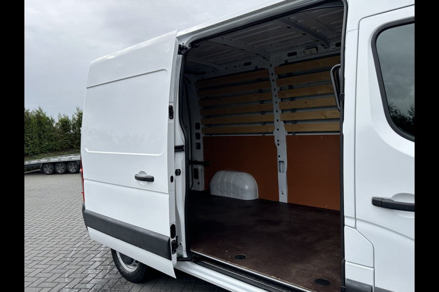 Renault Master T35 2.3 dCi 135 PK / L2H2 / 1e EIG. / 40.759 KM / TREKHAAK / AIRCO / NAVIGATIE / LED DAGRIJVERL.