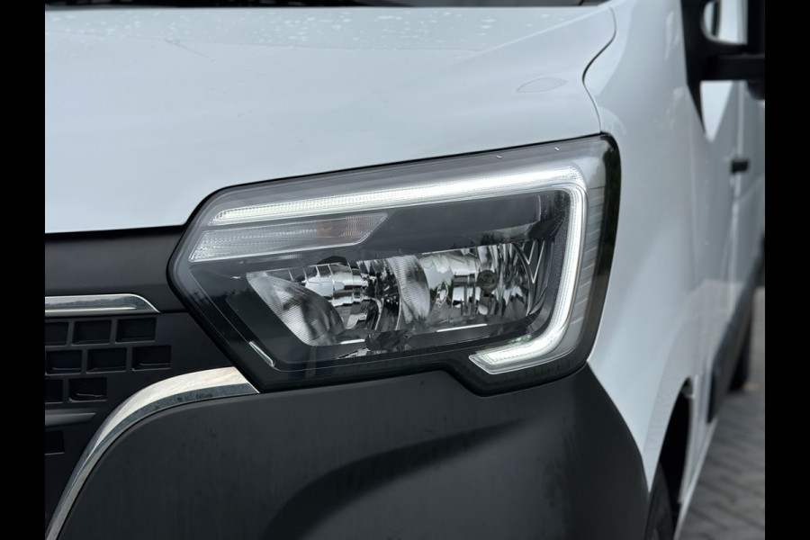 Renault Master T35 2.3 dCi 135 PK / L2H2 / 1e EIG. / 40.759 KM / TREKHAAK / AIRCO / NAVIGATIE / LED DAGRIJVERL.