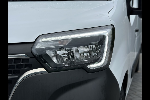 Renault Master T35 2.3 dCi 135 PK / L2H2 / 1e EIG. / 40.759 KM / TREKHAAK / AIRCO / NAVIGATIE / LED DAGRIJVERL.