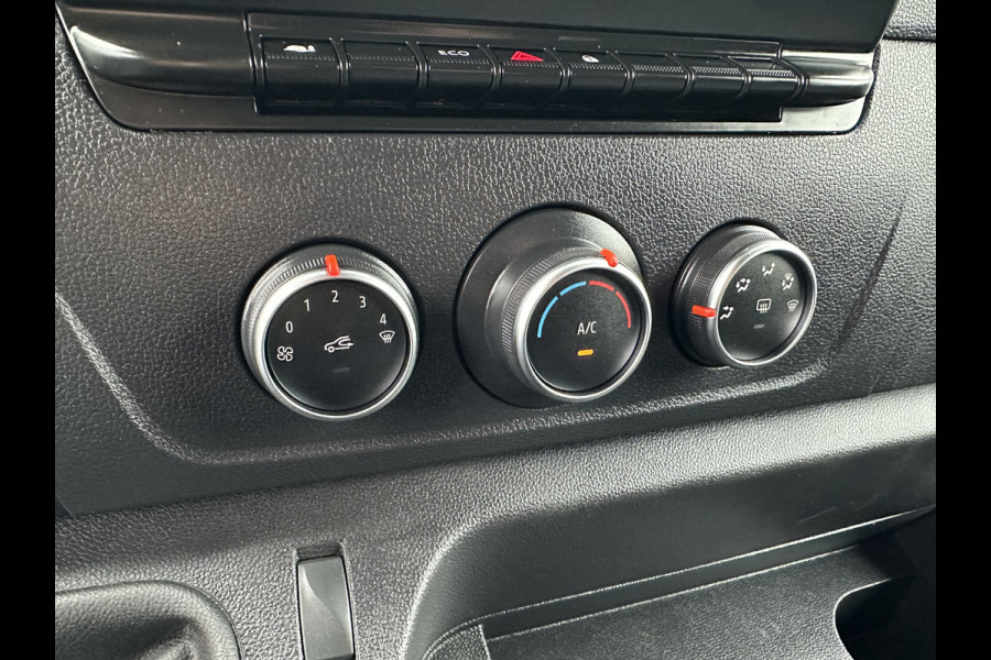 Renault Master T35 2.3 dCi 135 PK / L2H2 / 1e EIG. / 40.759 KM / TREKHAAK / AIRCO / NAVIGATIE / LED DAGRIJVERL.