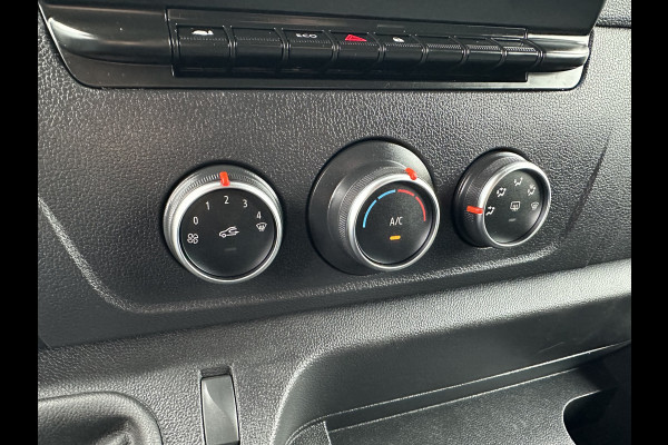 Renault Master T35 2.3 dCi 135 PK / L2H2 / 1e EIG. / 40.759 KM / TREKHAAK / AIRCO / NAVIGATIE / LED DAGRIJVERL.