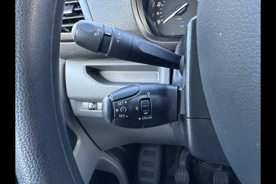 Toyota ProAce 2.0 D-4D 145 PK / L2H1 / 1e EIGENAAR / 74.939 KM / AIRCO / CRUISE / 3-ZITS / BLUETOOTH Toyota ProAce 2.0 D-4D 145 PK / L2H1 / 1e EIGENAAR / 74.939 KM / AIRCO / CRUISE / 3-ZITS / BLUETOOTH