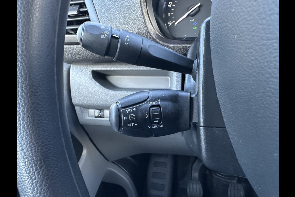 Toyota ProAce 2.0 D-4D 145 PK / L2H1 / 1e EIGENAAR / 74.939 KM / AIRCO / CRUISE / 3-ZITS / BLUETOOTH Toyota ProAce 2.0 D-4D 145 PK / L2H1 / 1e EIGENAAR / 74.939 KM / AIRCO / CRUISE / 3-ZITS / BLUETOOTH