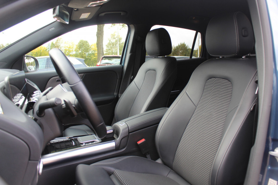 Mercedes-Benz EQA 250 Business Solution Luxury 67 kWh / SoH 97.3% / Camera / Navigatie / Half leder / 18'' / Stoelverwarming / DAB / Cruise Control Mercedes-Benz EQA 250 Business Solution Luxury 67 kWh / SoH 97.3% / Camera / Navigatie / Half leder / 18'' / Stoelverwarming / DAB / Cruise Control