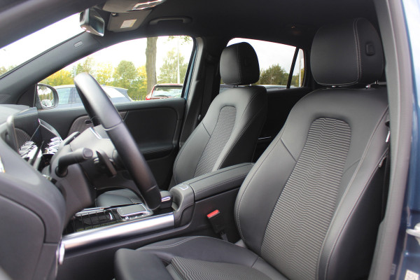 Mercedes-Benz EQA 250 Business Solution Luxury 67 kWh / SoH 97.3% / Camera / Navigatie / Half leder / 18'' / Stoelverwarming / DAB / Cruise Control Mercedes-Benz EQA 250 Business Solution Luxury 67 kWh / SoH 97.3% / Camera / Navigatie / Half leder / 18'' / Stoelverwarming / DAB / Cruise Control