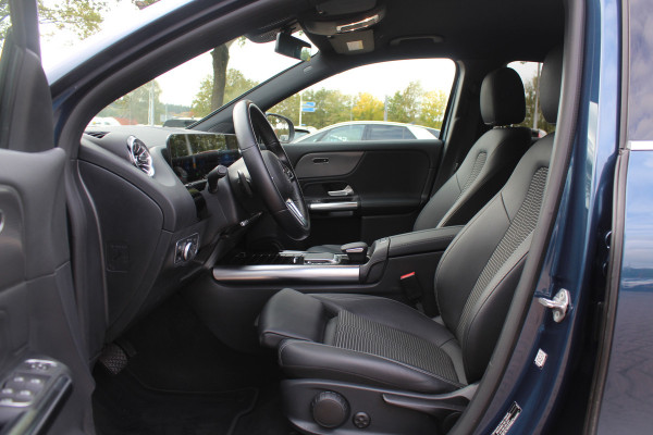 Mercedes-Benz EQA 250 Business Solution Luxury 67 kWh / SoH 97.3% / Camera / Navigatie / Half leder / 18'' / Stoelverwarming / DAB / Cruise Control Mercedes-Benz EQA 250 Business Solution Luxury 67 kWh / SoH 97.3% / Camera / Navigatie / Half leder / 18'' / Stoelverwarming / DAB / Cruise Control