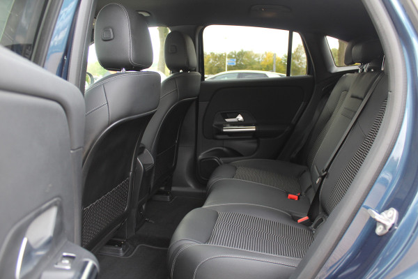 Mercedes-Benz EQA 250 Business Solution Luxury 67 kWh / SoH 97.3% / Camera / Navigatie / Half leder / 18'' / Stoelverwarming / DAB / Cruise Control Mercedes-Benz EQA 250 Business Solution Luxury 67 kWh / SoH 97.3% / Camera / Navigatie / Half leder / 18'' / Stoelverwarming / DAB / Cruise Control