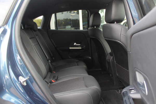 Mercedes-Benz EQA 250 Business Solution Luxury 67 kWh / SoH 97.3% / Camera / Navigatie / Half leder / 18'' / Stoelverwarming / DAB / Cruise Control Mercedes-Benz EQA 250 Business Solution Luxury 67 kWh / SoH 97.3% / Camera / Navigatie / Half leder / 18'' / Stoelverwarming / DAB / Cruise Control