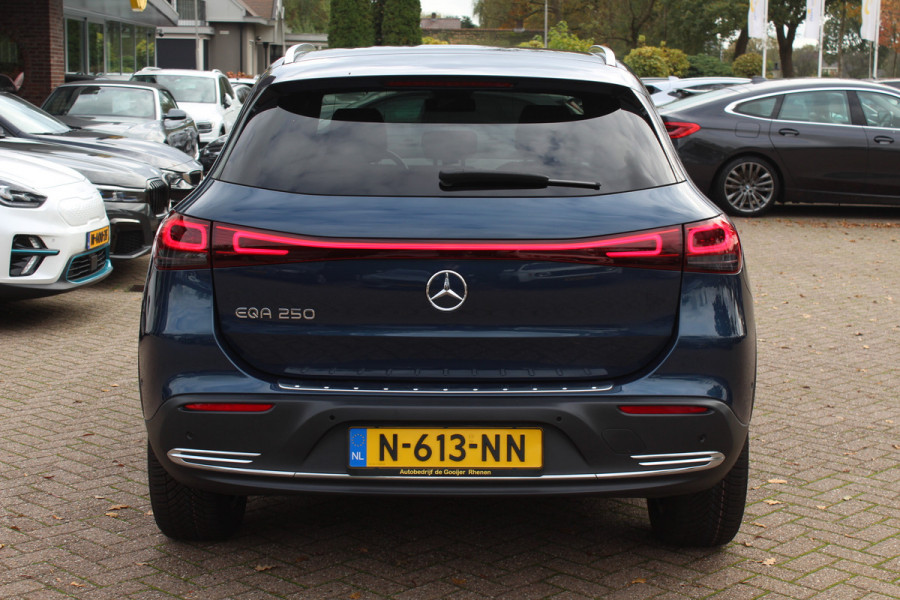 Mercedes-Benz EQA 250 Business Solution Luxury 67 kWh / SoH 97.3% / Camera / Navigatie / Half leder / 18'' / Stoelverwarming / DAB / Cruise Control Mercedes-Benz EQA 250 Business Solution Luxury 67 kWh / SoH 97.3% / Camera / Navigatie / Half leder / 18'' / Stoelverwarming / DAB / Cruise Control