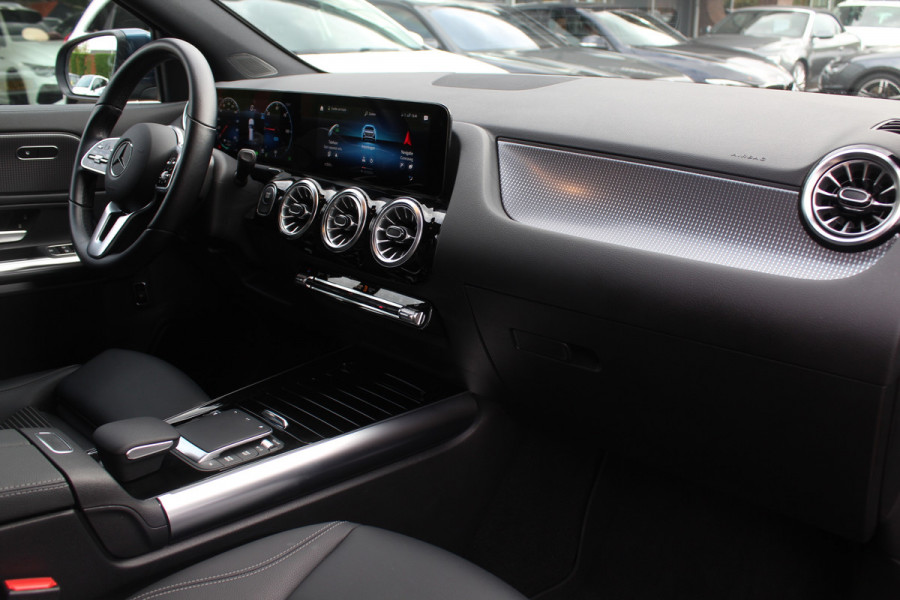 Mercedes-Benz EQA 250 Business Solution Luxury 67 kWh / SoH 97.3% / Camera / Navigatie / Half leder / 18'' / Stoelverwarming / DAB / Cruise Control Mercedes-Benz EQA 250 Business Solution Luxury 67 kWh / SoH 97.3% / Camera / Navigatie / Half leder / 18'' / Stoelverwarming / DAB / Cruise Control