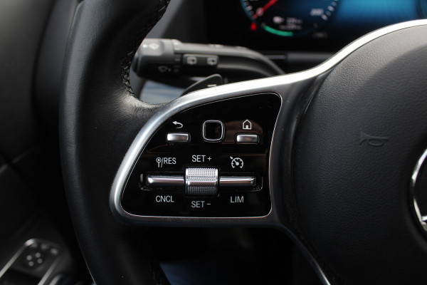 Mercedes-Benz EQA 250 Business Solution Luxury 67 kWh / SoH 97.3% / Camera / Navigatie / Half leder / 18'' / Stoelverwarming / DAB / Cruise Control Mercedes-Benz EQA 250 Business Solution Luxury 67 kWh / SoH 97.3% / Camera / Navigatie / Half leder / 18'' / Stoelverwarming / DAB / Cruise Control