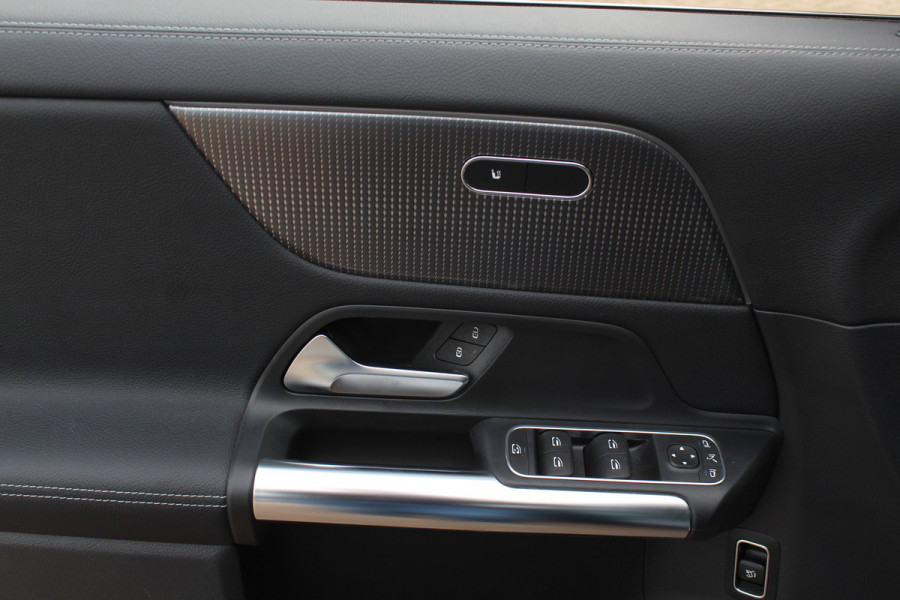 Mercedes-Benz EQA 250 Business Solution Luxury 67 kWh / SoH 97.3% / Camera / Navigatie / Half leder / 18'' / Stoelverwarming / DAB / Cruise Control Mercedes-Benz EQA 250 Business Solution Luxury 67 kWh / SoH 97.3% / Camera / Navigatie / Half leder / 18'' / Stoelverwarming / DAB / Cruise Control