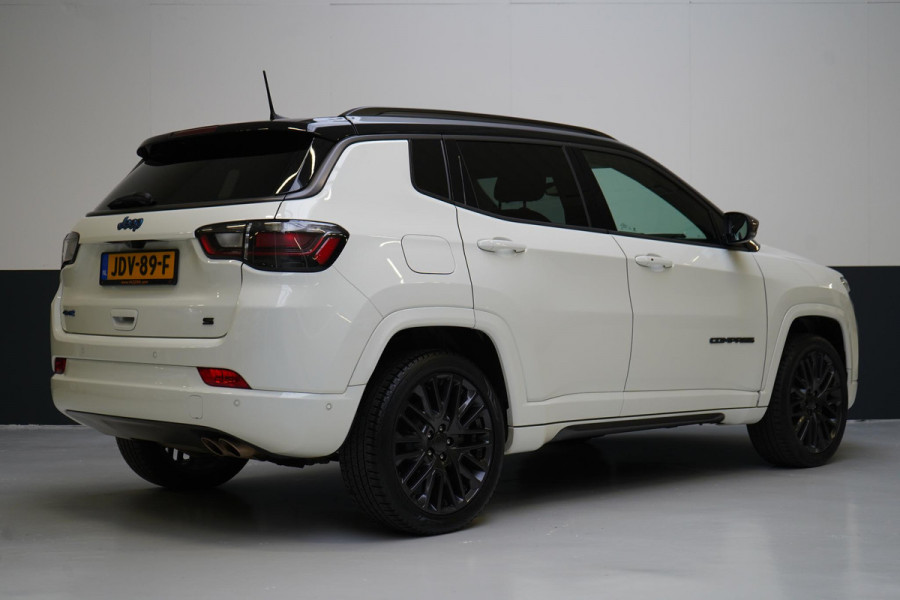 Jeep Compass 4xe 240 Plug-in Hybrid Electric S | Leder | Navigatie | Achteruitrijcamera | Stuurverwarming Jeep Compass 4xe 240 Plug-in Hybrid Electric S | Leder | Navigatie | Achteruitrijcamera | Stuurverwarming