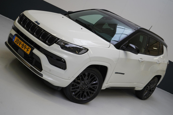 Jeep Compass 4xe 240 Plug-in Hybrid Electric S | Leder | Navigatie | Achteruitrijcamera | Stuurverwarming Jeep Compass 4xe 240 Plug-in Hybrid Electric S | Leder | Navigatie | Achteruitrijcamera | Stuurverwarming