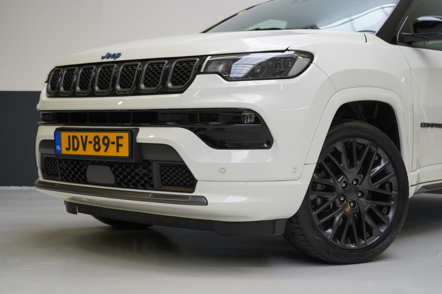 Jeep Compass 4xe 240 Plug-in Hybrid Electric S | Leder | Navigatie | Achteruitrijcamera | Stuurverwarming Jeep Compass 4xe 240 Plug-in Hybrid Electric S | Leder | Navigatie | Achteruitrijcamera | Stuurverwarming