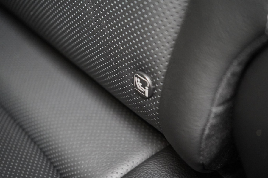 Jeep Compass 4xe 240 Plug-in Hybrid Electric S | Leder | Navigatie | Achteruitrijcamera | Stuurverwarming Jeep Compass 4xe 240 Plug-in Hybrid Electric S | Leder | Navigatie | Achteruitrijcamera | Stuurverwarming