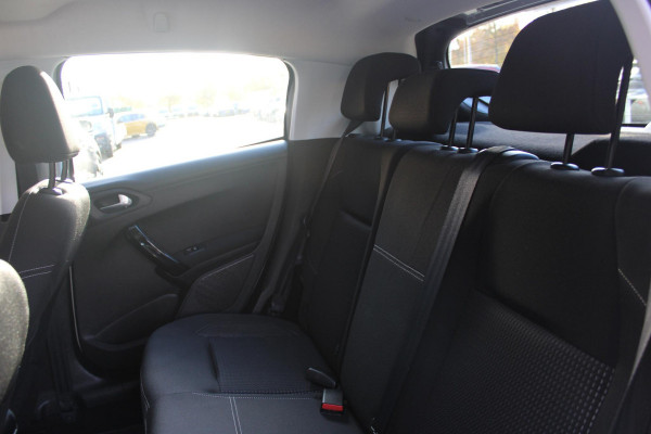 Peugeot 208 1.2 82PK ALLURE | TREKHAAK | NAVIGATIE | APPLE CARPLAY/ANDROID AUTO | CRUISE CONTROL | CLIMATE CONTROL | LICHTMETALEN VELGEN 16" | ALL SEASON BANDEN | DAB+ RADIO | PARKEERSENSOREN ACHTER | Peugeot 208 1.2 82PK ALLURE | TREKHAAK | NAVIGATIE | APPLE CARPLAY/ANDROID AUTO | CRUISE CONTROL | CLIMATE CONTROL | LICHTMETALEN VELGEN 16" | ALL SEASON BANDEN | DAB+ RADIO | PARKEERSENSOREN ACHTER |