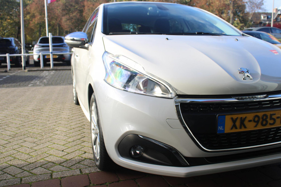 Peugeot 208 1.2 82PK ALLURE | TREKHAAK | NAVIGATIE | APPLE CARPLAY/ANDROID AUTO | CRUISE CONTROL | CLIMATE CONTROL | LICHTMETALEN VELGEN 16" | ALL SEASON BANDEN | DAB+ RADIO | PARKEERSENSOREN ACHTER | Peugeot 208 1.2 82PK ALLURE | TREKHAAK | NAVIGATIE | APPLE CARPLAY/ANDROID AUTO | CRUISE CONTROL | CLIMATE CONTROL | LICHTMETALEN VELGEN 16" | ALL SEASON BANDEN | DAB+ RADIO | PARKEERSENSOREN ACHTER |