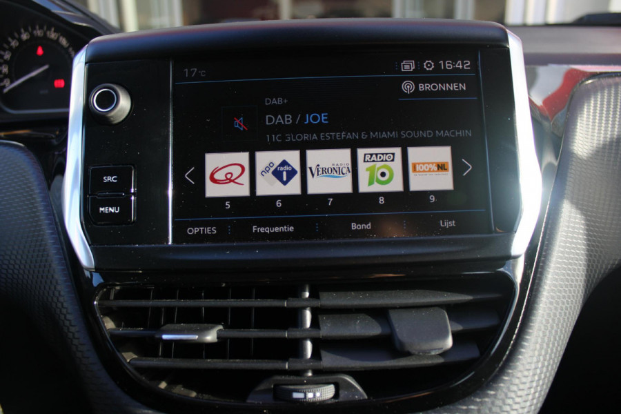 Peugeot 208 1.2 82PK ALLURE | TREKHAAK | NAVIGATIE | APPLE CARPLAY/ANDROID AUTO | CRUISE CONTROL | CLIMATE CONTROL | LICHTMETALEN VELGEN 16" | ALL SEASON BANDEN | DAB+ RADIO | PARKEERSENSOREN ACHTER | Peugeot 208 1.2 82PK ALLURE | TREKHAAK | NAVIGATIE | APPLE CARPLAY/ANDROID AUTO | CRUISE CONTROL | CLIMATE CONTROL | LICHTMETALEN VELGEN 16" | ALL SEASON BANDEN | DAB+ RADIO | PARKEERSENSOREN ACHTER |