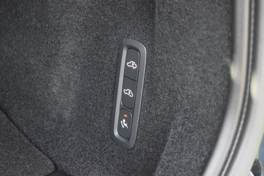 Volvo XC60 T8 AWD 455PK Plug-in Hybrid Ultra Dark | B&W | Luchtvering | HUD | Massage | Trekhaak | Stoelkoeling | Volvo XC60 T8 AWD 455PK Plug-in Hybrid Ultra Dark | B&W | Luchtvering | HUD | Massage | Trekhaak | Stoelkoeling |