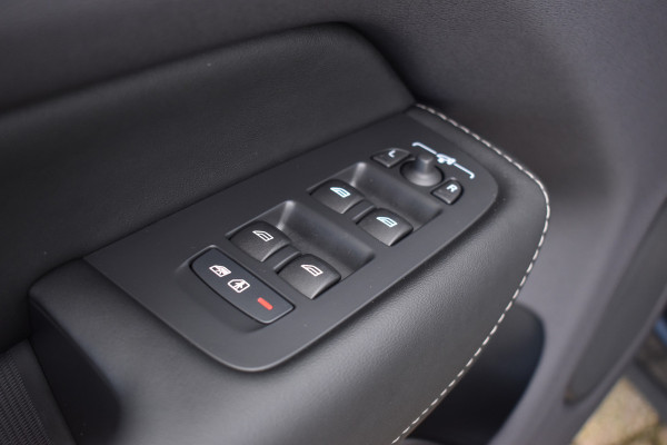 Volvo XC60 T8 AWD 455PK Plug-in Hybrid Ultra Dark | B&W | Luchtvering | HUD | Massage | Trekhaak | Stoelkoeling | Volvo XC60 T8 AWD 455PK Plug-in Hybrid Ultra Dark | B&W | Luchtvering | HUD | Massage | Trekhaak | Stoelkoeling |