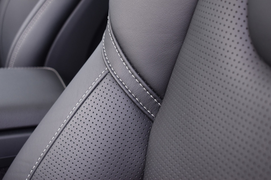 Volvo XC60 T8 AWD 455PK Plug-in Hybrid Ultra Dark | B&W | Luchtvering | HUD | Massage | Trekhaak | Stoelkoeling | Volvo XC60 T8 AWD 455PK Plug-in Hybrid Ultra Dark | B&W | Luchtvering | HUD | Massage | Trekhaak | Stoelkoeling |