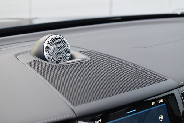 Volvo XC60 T8 AWD 455PK Plug-in Hybrid Ultra Dark | B&W | Luchtvering | HUD | Massage | Trekhaak | Stoelkoeling | Volvo XC60 T8 AWD 455PK Plug-in Hybrid Ultra Dark | B&W | Luchtvering | HUD | Massage | Trekhaak | Stoelkoeling |