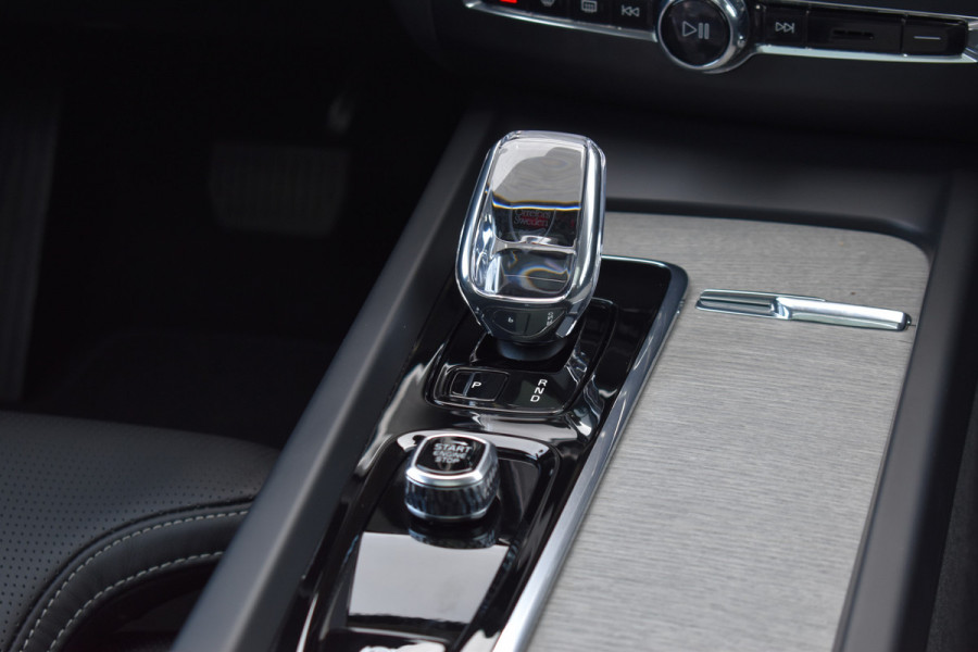 Volvo XC60 T8 AWD 455PK Plug-in Hybrid Ultra Dark | B&W | Luchtvering | HUD | Massage | Trekhaak | Stoelkoeling | Volvo XC60 T8 AWD 455PK Plug-in Hybrid Ultra Dark | B&W | Luchtvering | HUD | Massage | Trekhaak | Stoelkoeling |