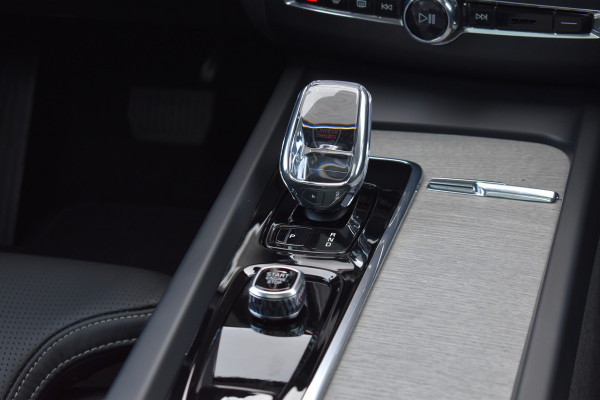 Volvo XC60 T8 AWD 455PK Plug-in Hybrid Ultra Dark | B&W | Luchtvering | HUD | Massage | Trekhaak | Stoelkoeling | Volvo XC60 T8 AWD 455PK Plug-in Hybrid Ultra Dark | B&W | Luchtvering | HUD | Massage | Trekhaak | Stoelkoeling |