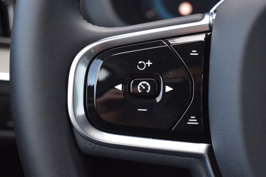 Volvo XC60 T8 AWD 455PK Plug-in Hybrid Ultra Dark | B&W | Luchtvering | HUD | Massage | Trekhaak | Stoelkoeling | Volvo XC60 T8 AWD 455PK Plug-in Hybrid Ultra Dark | B&W | Luchtvering | HUD | Massage | Trekhaak | Stoelkoeling |