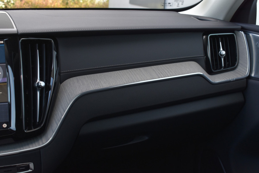 Volvo XC60 T8 AWD 455PK Plug-in Hybrid Ultra Dark | B&W | Luchtvering | HUD | Massage | Trekhaak | Stoelkoeling | Volvo XC60 T8 AWD 455PK Plug-in Hybrid Ultra Dark | B&W | Luchtvering | HUD | Massage | Trekhaak | Stoelkoeling |