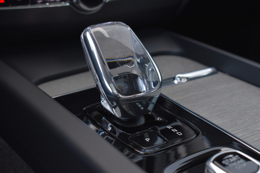 Volvo XC60 T8 AWD 455PK Plug-in Hybrid Ultra Dark | B&W | Luchtvering | HUD | Massage | Trekhaak | Stoelkoeling | Volvo XC60 T8 AWD 455PK Plug-in Hybrid Ultra Dark | B&W | Luchtvering | HUD | Massage | Trekhaak | Stoelkoeling |