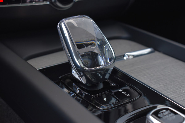 Volvo XC60 T8 AWD 455PK Plug-in Hybrid Ultra Dark | B&W | Luchtvering | HUD | Massage | Trekhaak | Stoelkoeling | Volvo XC60 T8 AWD 455PK Plug-in Hybrid Ultra Dark | B&W | Luchtvering | HUD | Massage | Trekhaak | Stoelkoeling |