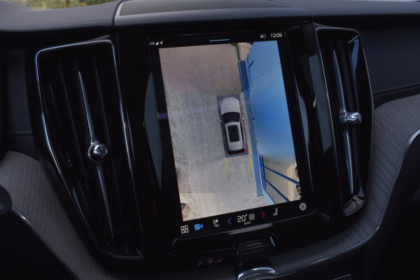 Volvo XC60 T8 AWD 455PK Plug-in Hybrid Ultra Dark | B&W | Luchtvering | HUD | Massage | Trekhaak | Stoelkoeling | Volvo XC60 T8 AWD 455PK Plug-in Hybrid Ultra Dark | B&W | Luchtvering | HUD | Massage | Trekhaak | Stoelkoeling |