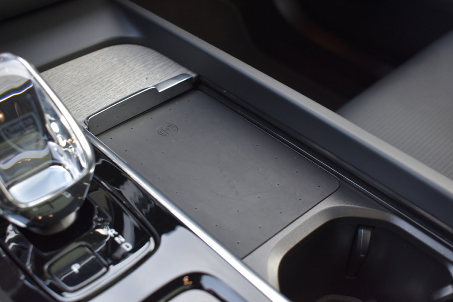 Volvo XC60 T8 AWD 455PK Plug-in Hybrid Ultra Dark | B&W | Luchtvering | HUD | Massage | Trekhaak | Stoelkoeling | Volvo XC60 T8 AWD 455PK Plug-in Hybrid Ultra Dark | B&W | Luchtvering | HUD | Massage | Trekhaak | Stoelkoeling |