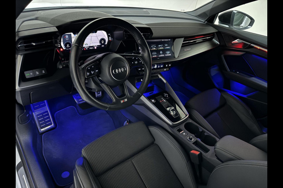 Audi A3 Limousine 35 TFSI S-Line Black Edition Sfeer Carplay NAP Audi A3 Limousine 35 TFSI S-Line Black Edition Sfeer Carplay NAP