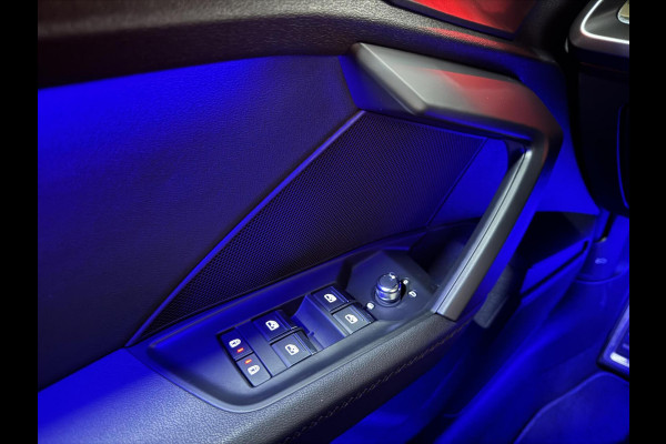 Audi A3 Limousine 35 TFSI S-Line Black Edition Sfeer Carplay NAP Audi A3 Limousine 35 TFSI S-Line Black Edition Sfeer Carplay NAP