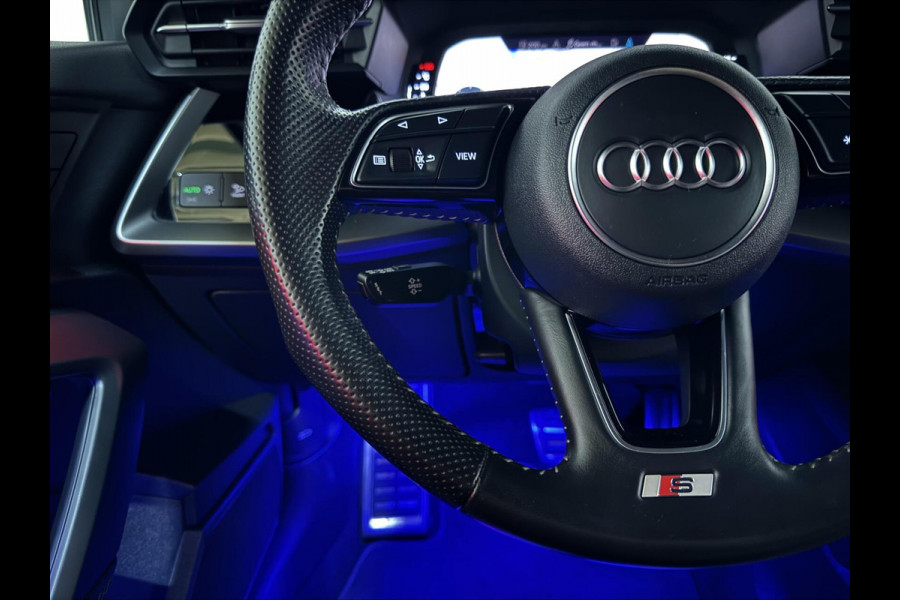 Audi A3 Limousine 35 TFSI S-Line Black Edition Sfeer Carplay NAP Audi A3 Limousine 35 TFSI S-Line Black Edition Sfeer Carplay NAP