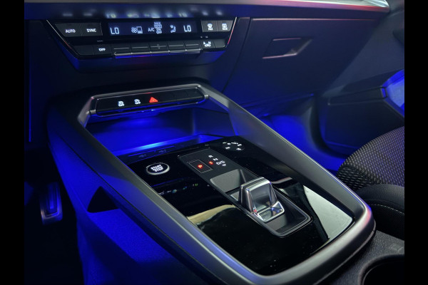 Audi A3 Limousine 35 TFSI S-Line Black Edition Sfeer Carplay NAP Audi A3 Limousine 35 TFSI S-Line Black Edition Sfeer Carplay NAP