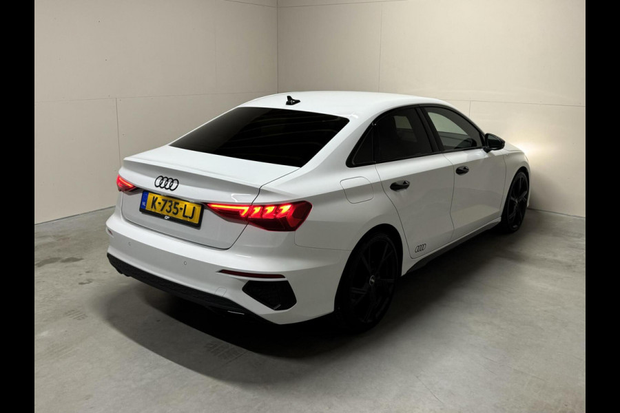 Audi A3 Limousine 35 TFSI S-Line Black Edition Sfeer Carplay NAP Audi A3 Limousine 35 TFSI S-Line Black Edition Sfeer Carplay NAP